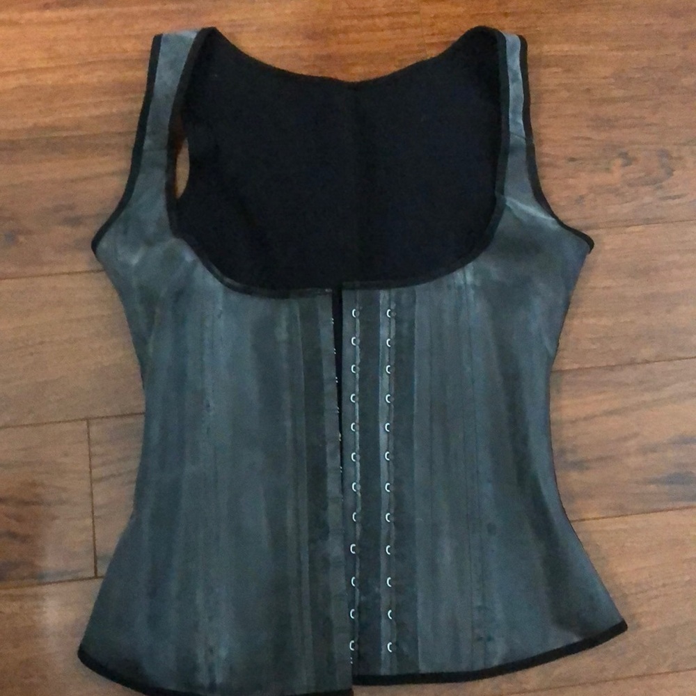 Rubber waist trainer